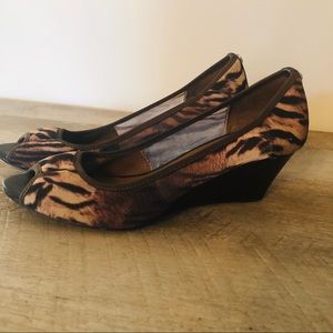 Donald J. Pliner Molly Peep Toe Wedges 8 EUC